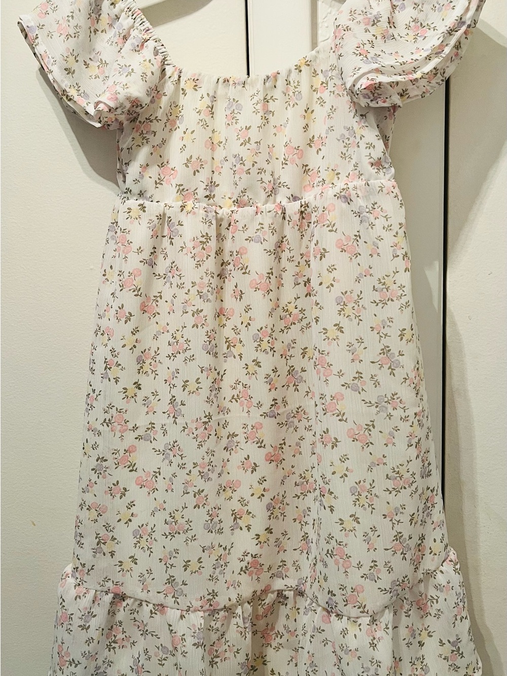 NEW w/tags! Little girls Floral Dress in Cream and Pink, Size Medium (8)